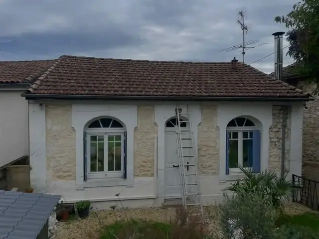 Chantier sur façade et couverture d'une maison charentaise, Angoulême